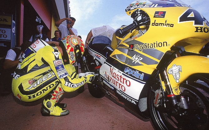 Valentino Rossi, tutti i suoi caschi nella storia della MotoGP. FOTO | Sky  Sport