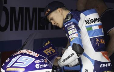 Moto3, Rodrigo cade nei test: clavicola fratturata