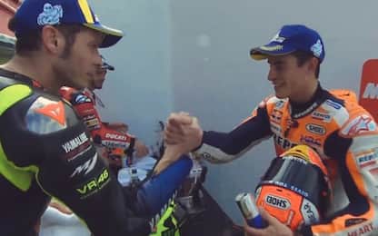 Rossi-Marquez, stretta di mano dopo un anno! VIDEO