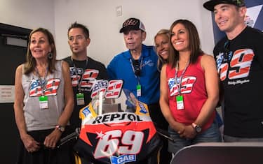 Il numero 69 consegnato alla famiglia Hayden