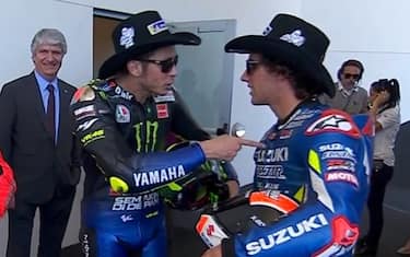 Rossi e Rins, siparietto prima del podio di Austin