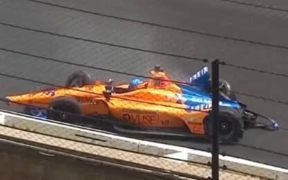 Indy 500, paura per Alonso: a muro nelle Libere