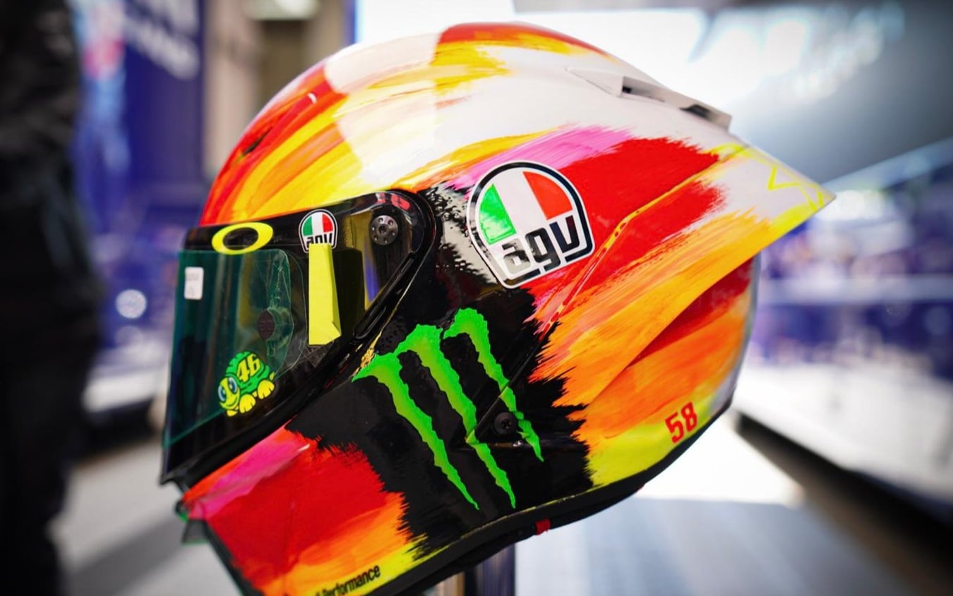 trappe venstre Stevenson Valentino Rossi, il nuovo casco per il GP del Mugello 2019. FOTO | Sky Sport