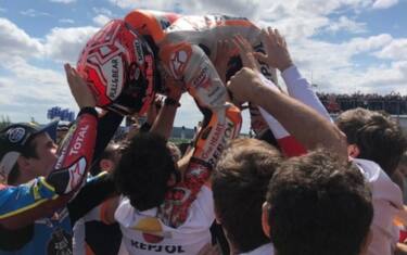 Marquez, festa esagerata al Sachsenring. VIDEO