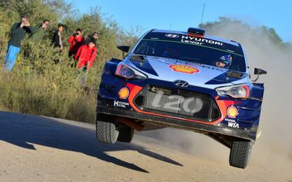 WRC, Argentina: Neuville beffa Evans