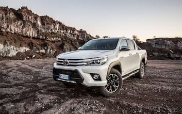 toyota-hilux-invincible50-6