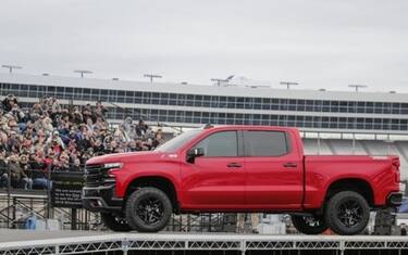 2019-chevrolet-silverado-reveal-09