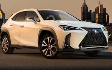 Lexus UX, svelata la prima immagine