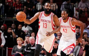 NBA, ottimo Belinelli ma vince un Harden da record