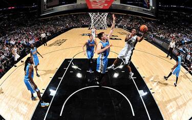NBA, super Leonard batte i Nuggets senza Gallinari