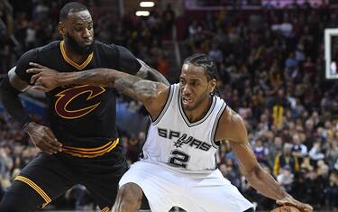 NBA, Kawhi Leonard al massimo, Cavs battuti in OT