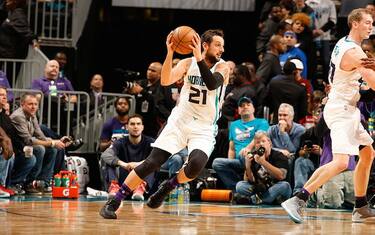 NBA, i Sixers vincono a Charlotte, 8 per Belinelli