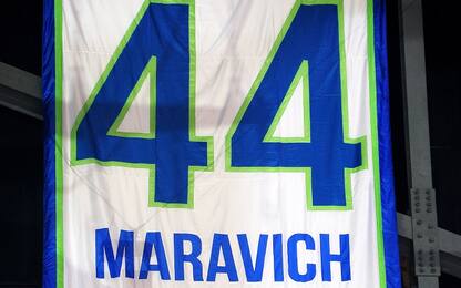 NBA, gli Hawks ritirano la maglia n°44 di Maravich