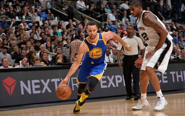 NBA, Curry guida la rimonta Warriors sugli Spurs