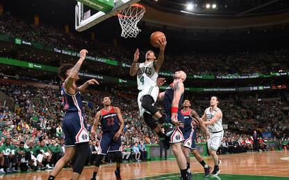 NBA, da -17 a +12: rimonta e vittoria Celtics, 1-0