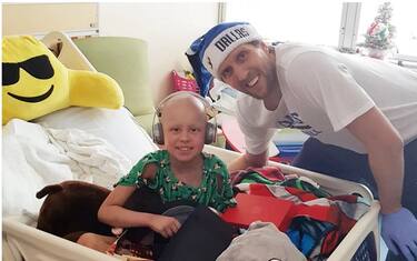 Dirk, il Babbo Natale dei bimbi malati di Dallas