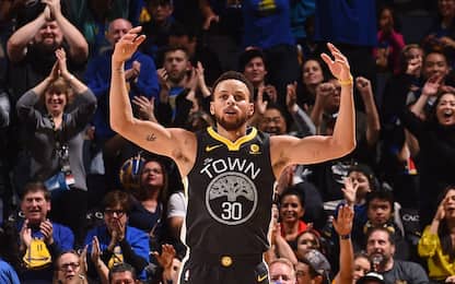 Il ritorno di Curry accende gli Warriors: 38 punti