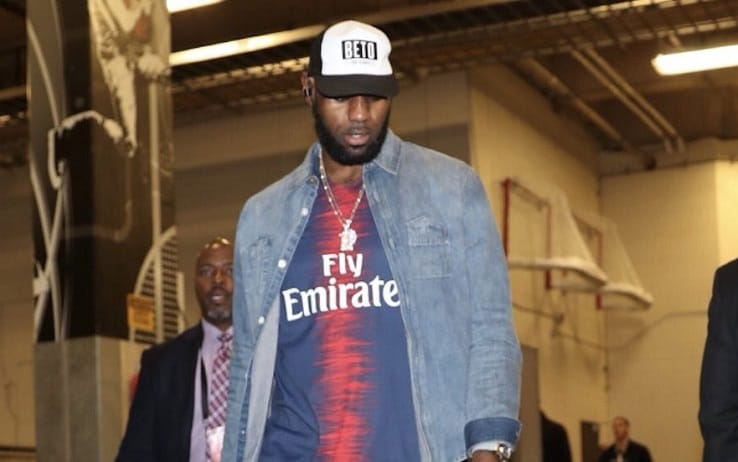 NBA, LeBron James veste la maglia del PSG e il cappellino in supporto di  Beto O'Rourke | Sky Sport