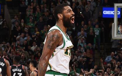 Irving domina Toronto, rimonta Warriors con Curry