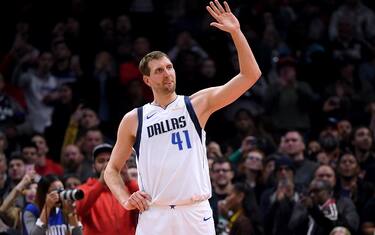 Nowitzki leggenda: Doc Rivers chiede l’ovazione