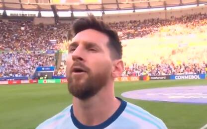 Messi cambia idea: canta l'inno per la prima volta