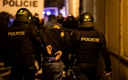 Praga, scontri tra tifosi e polizia: 31 arresti