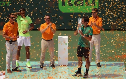 Tennis, Federer si ferma: torna al Roland Garros
