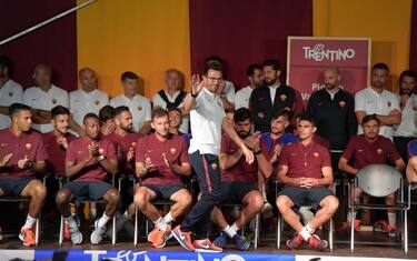 Roma in piazza a Pinzolo, tifosi vogliono Totti