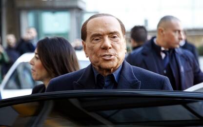Berlusconi: "Sto soffrendo, servono le due punte"