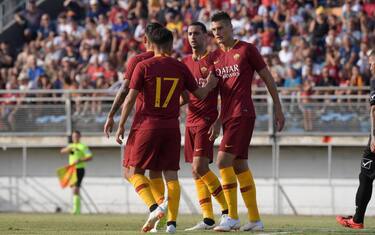 Roma, buona la prima. 9-0 al Latina, triplo Schick