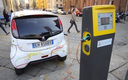 Mobilità sostenibile: in Italia 1700 colonnine di ricarica elettrica