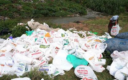 Il Kenya mette al bando le buste di plastica