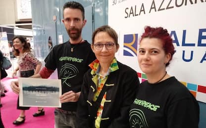 Greenpeace, 100 autori firmano un appello per la libertà d’espressione