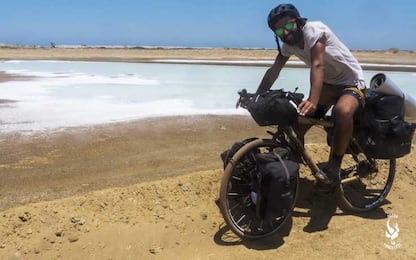 Ecuador-Cile in bici per raccontare l'emergenza plastica in mare