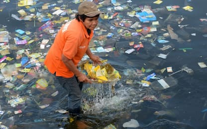Un mare da salvare, l'impegno di 32 governi contro la plastica
