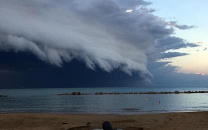 Pescara, una nuvola gigantesca sopra la città: cos’è la shelf cloud