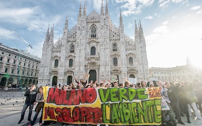 Manifestazione per il clima a Milano: al via il ‘Block Friday’