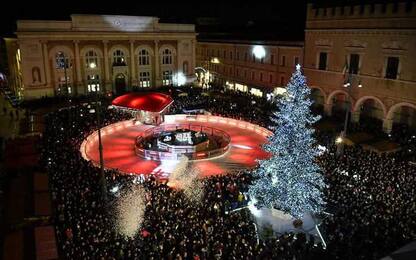 Natale, a Pesaro acceso albero con 80mila luci led