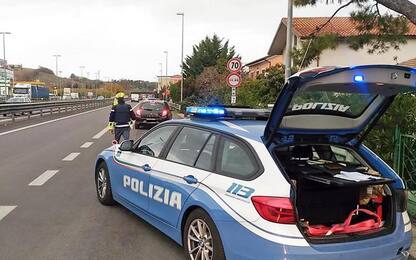 Polizia stradale Ancona, 390 multe per uso telefono alla guida
