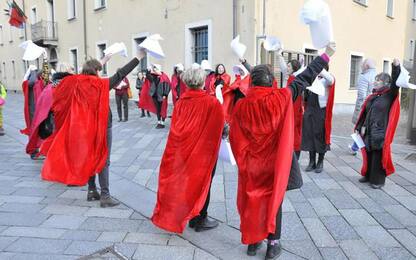 8 marzo, ad Aosta sfilano le ancelle