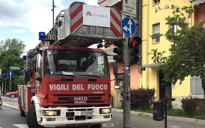 Incendio in un palazzo a Busto Arsizio: otto persone intossicate