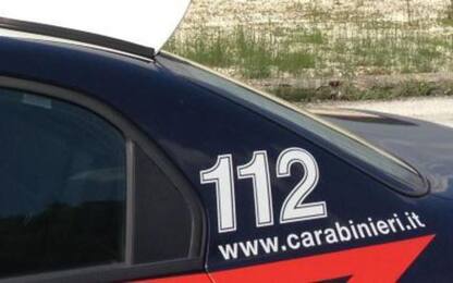 Pipì davanti a una caserma dei carabinieri, multa di 3.300 euro