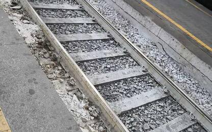 Dramma nel Cesenate, tredicenne si getta sotto treno