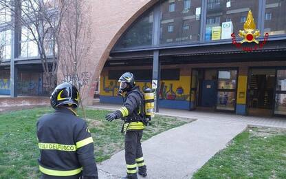 Principio incendio scuola, 1600 evacuati