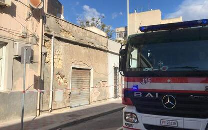 Crolla palazzina disabitata a Cagliari
