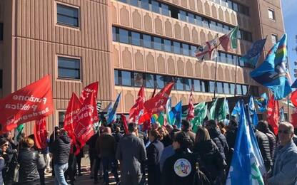 Dipendenti della sanità sulle barricate