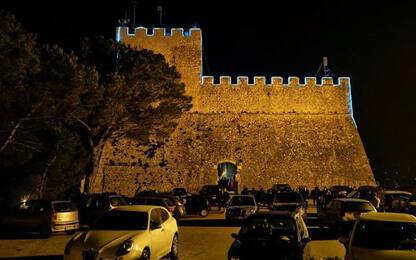 Vandali su luminarie a Castello Monforte