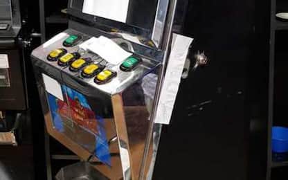 Sequestro 13 slot machine nel cosentino