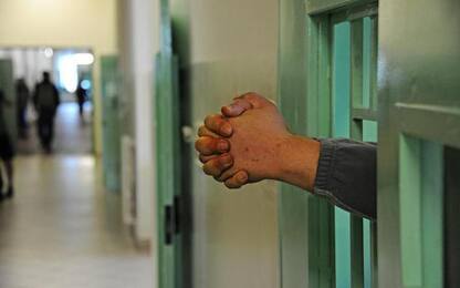 Carceri: detenuto Lucca picchia agenti