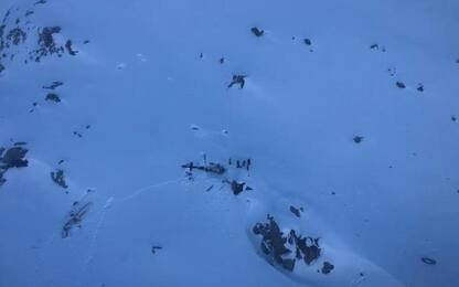 Scontro elicottero e aereo su Alpi, tra 5 morti pilota toscano